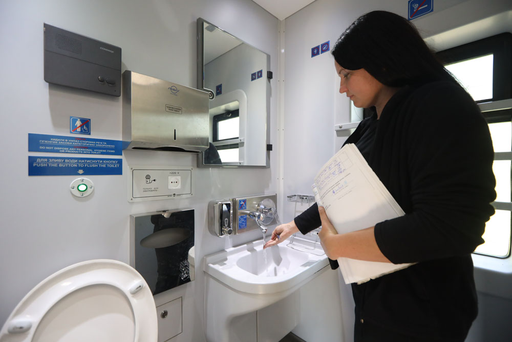 Появились фото новенького украинского поезда-экспресса: как он выглядит снаружи и внутри